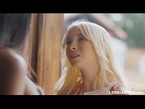 ❤️ Ragazza torna in casa uni pochi di mesi dopu è finisce per manghjà a figa di a so matrigna ️❌ Video sessu à noi ❌️