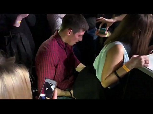 ❤️ Sessu reale in una discoteca russa. Una ragazza russa di 18 anni in l'anu è a vagina scopata in una discoteca ️❌ Video sessu à noi ❌️